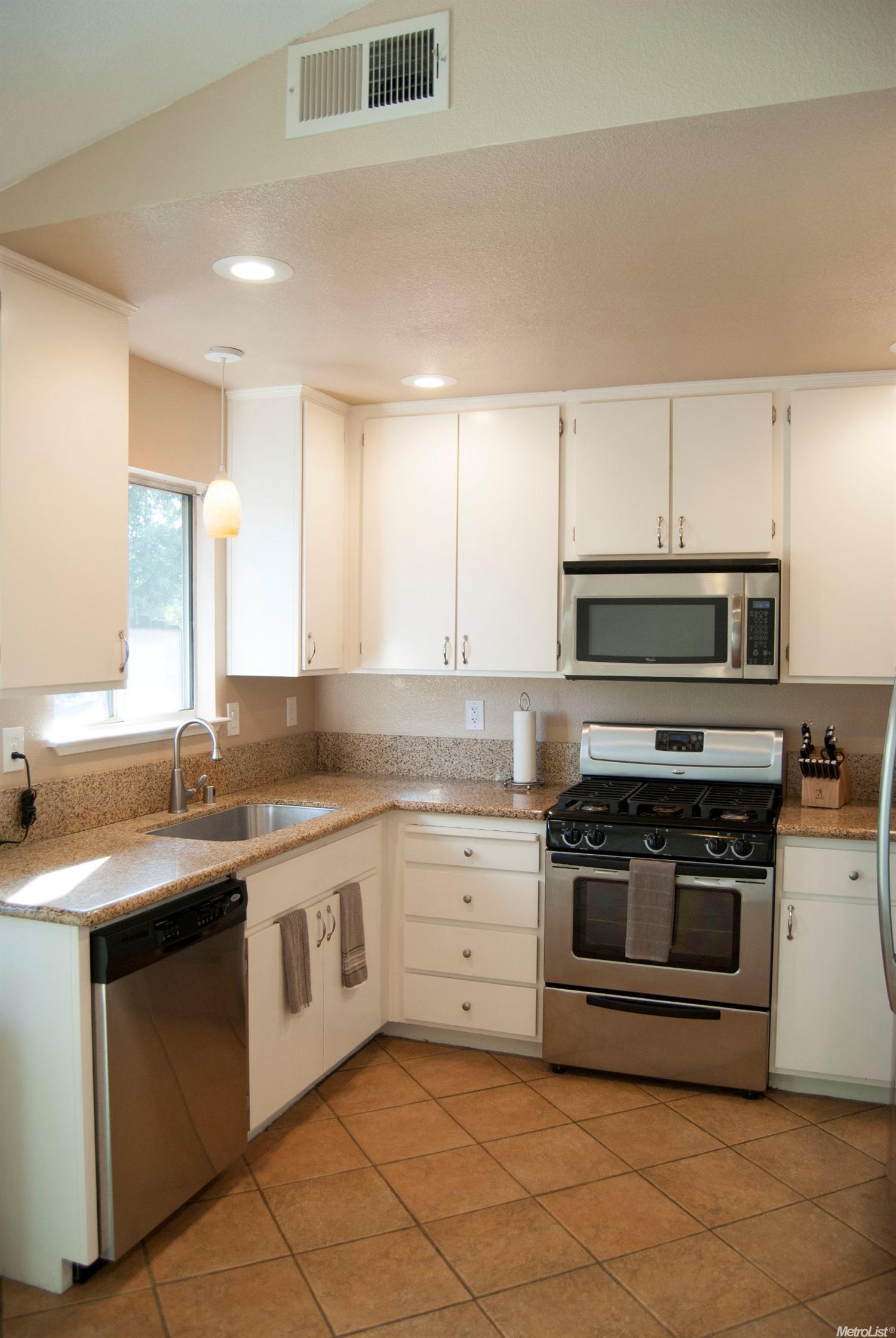 1056 Carpinteria Dr, Galt, CA 95632 photo 3
