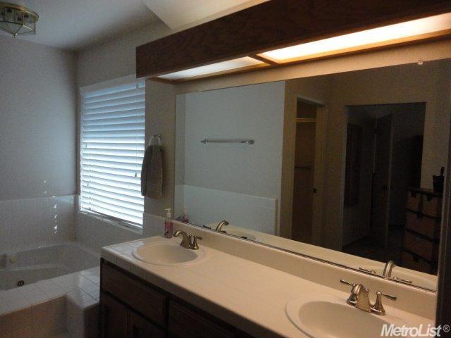 2424 Southfork Ln, Modesto, CA 95355 photo 12