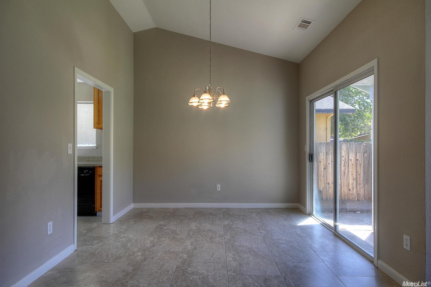 622 Jonquil Dr, Lathrop, CA 95330 photo 6