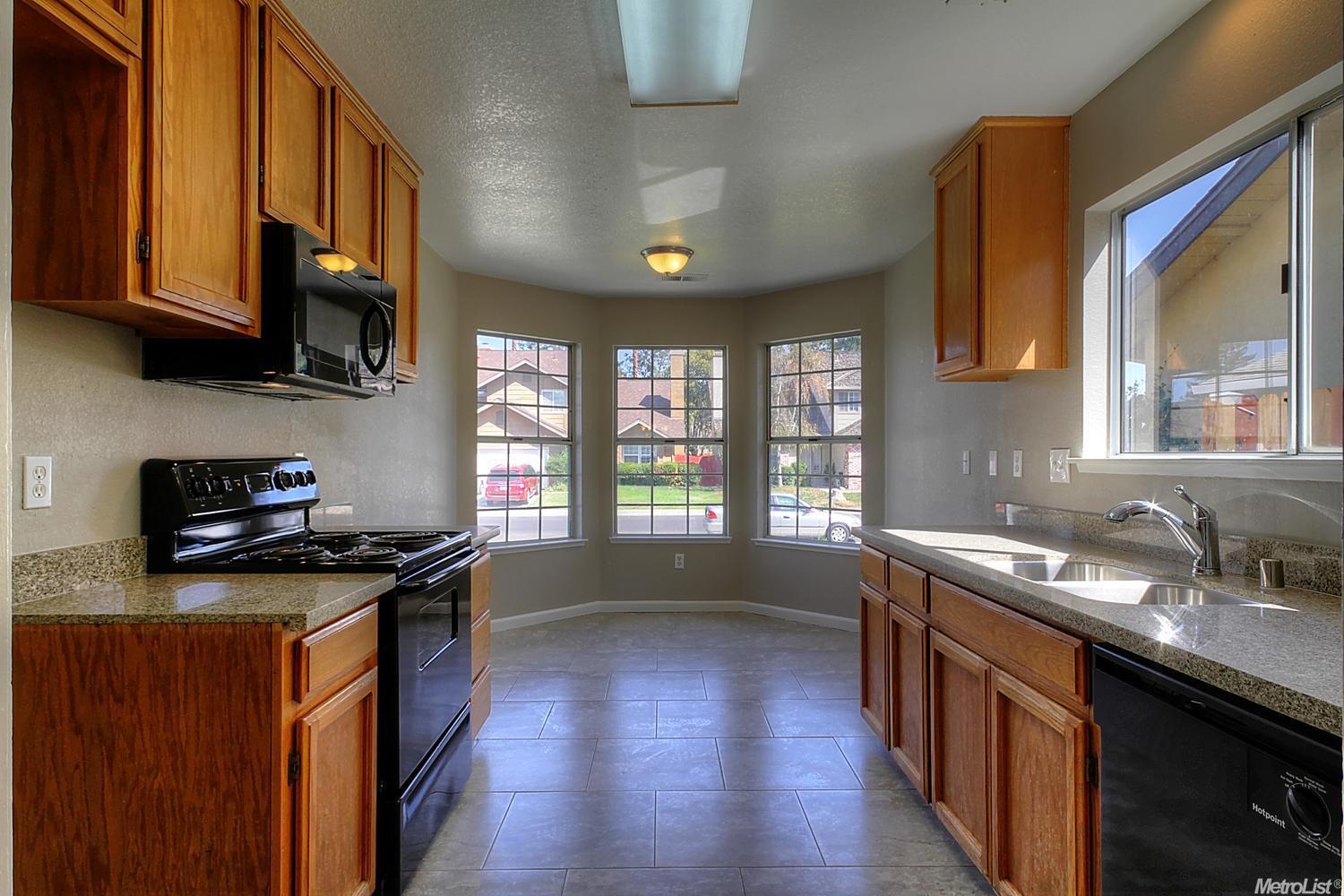 622 Jonquil Dr, Lathrop, CA 95330 photo 7