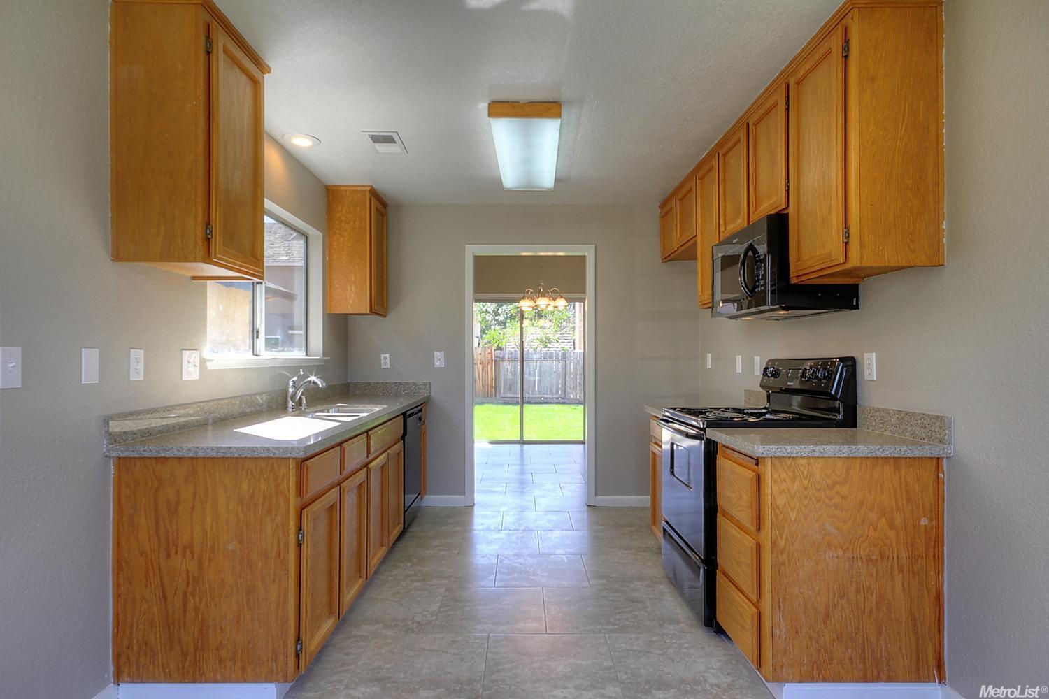622 Jonquil Dr, Lathrop, CA 95330 photo 8