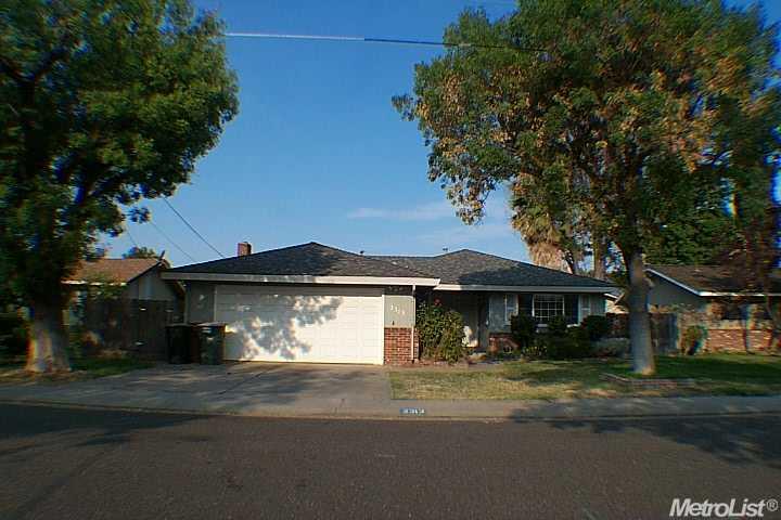 2313 Laguna Dr, Modesto, CA 95350 photo 1