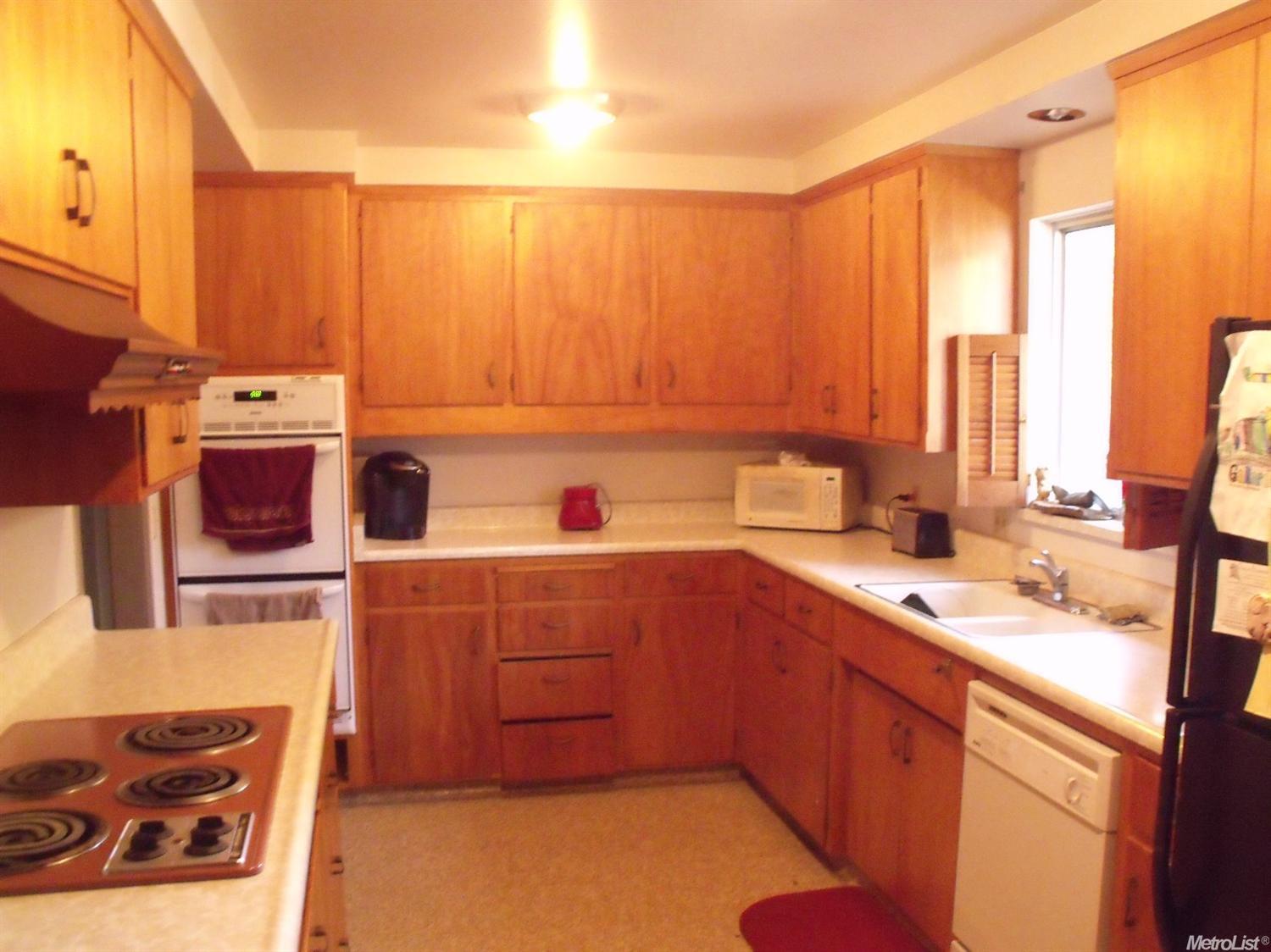 387 Sycamore Ave, Gustine, CA 95322 photo 2