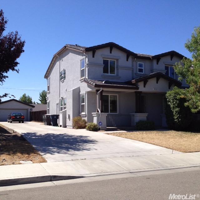 804 Twin Oaks Dr, Tracy, CA 95377 photo 1