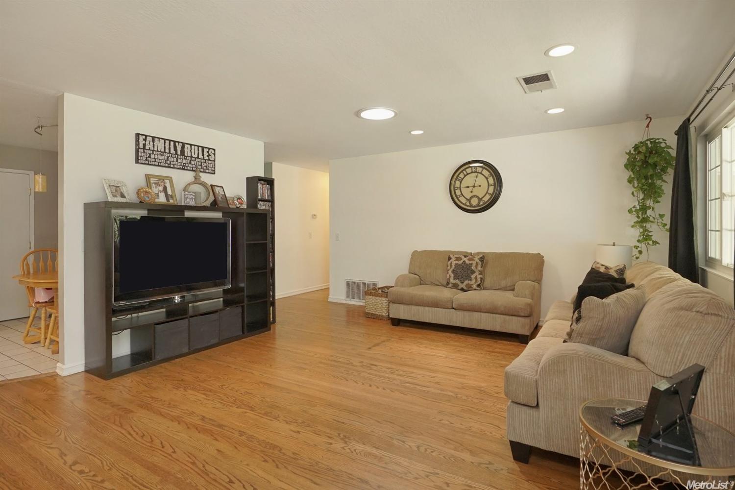 2822 Loyola, Davis, CA 95618 photo 2
