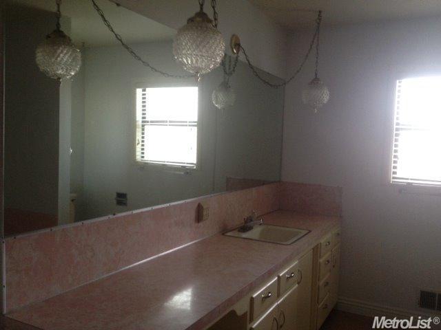 1656 Ohio Ave, Modesto, CA 95358 photo 9
