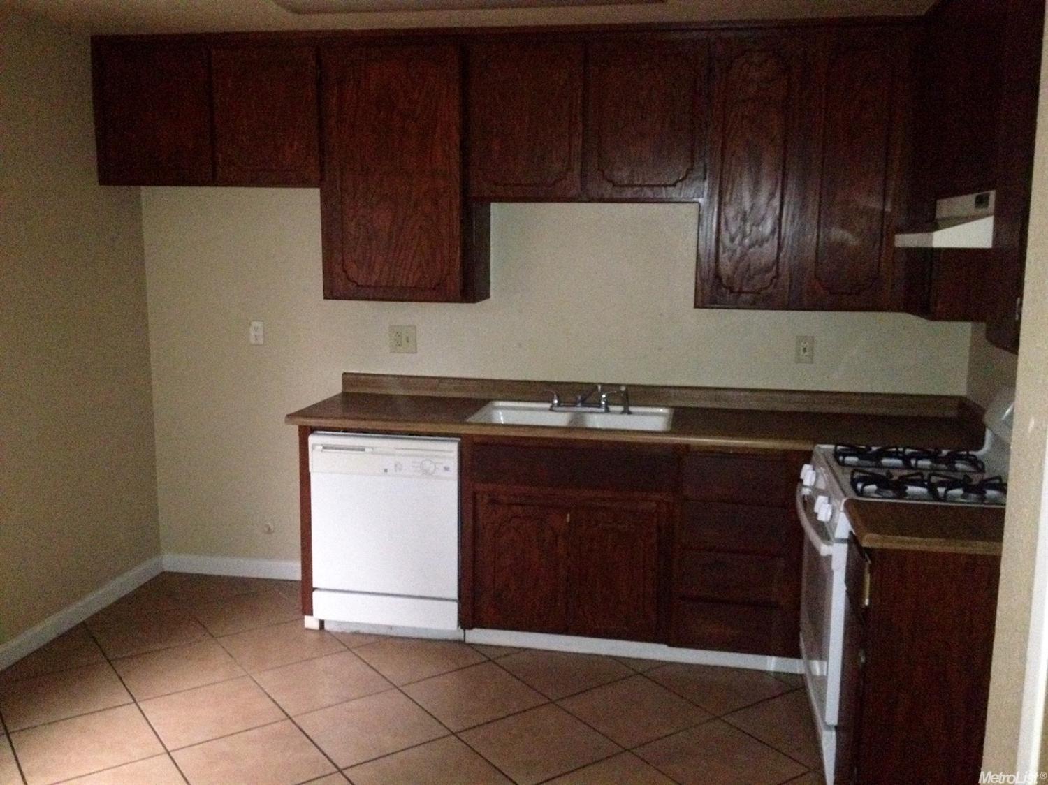 3921 Rotterdam Ave, Modesto, CA 95356 photo 4