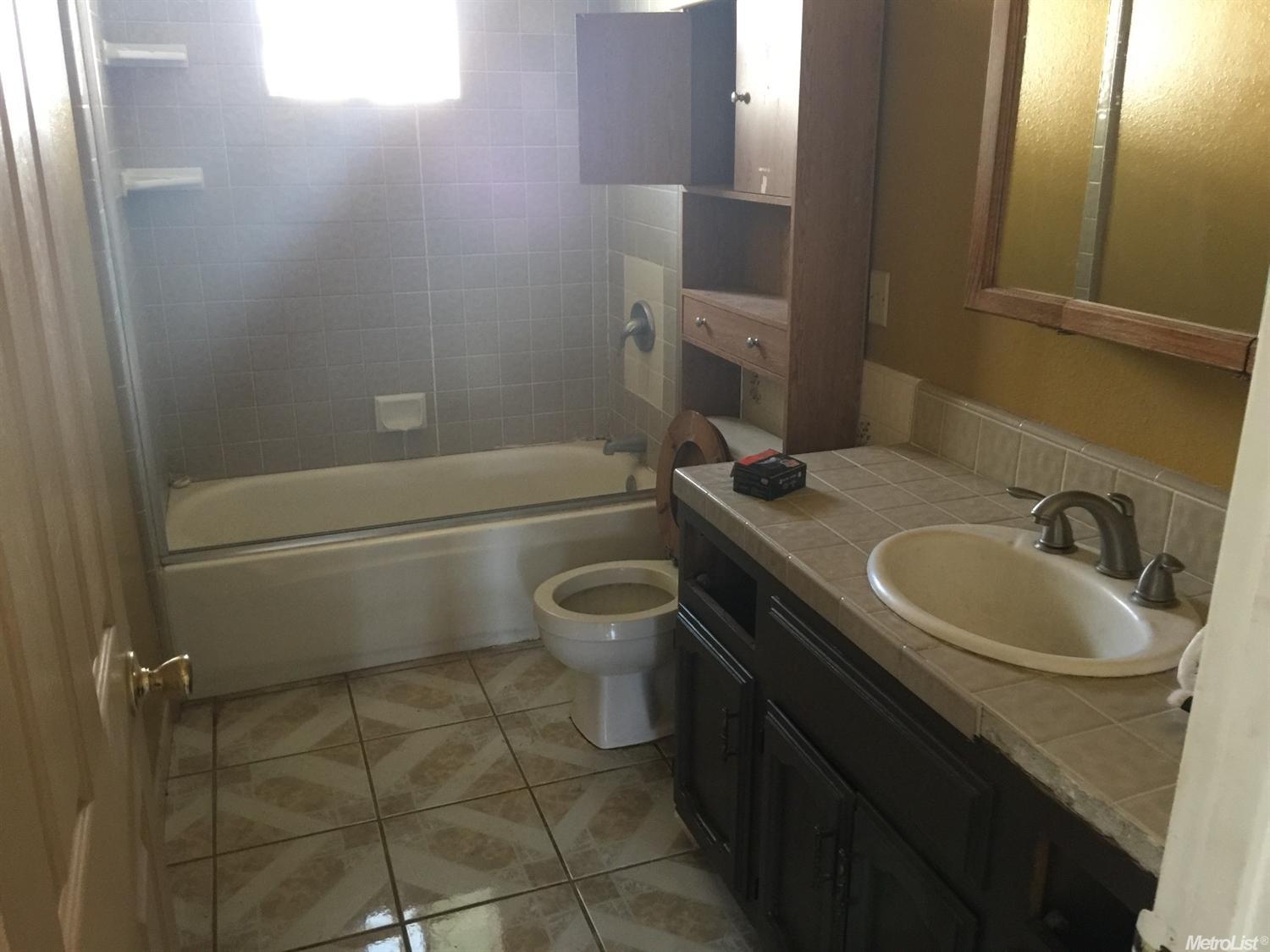184 S T St, Merced, CA 95341 photo 5
