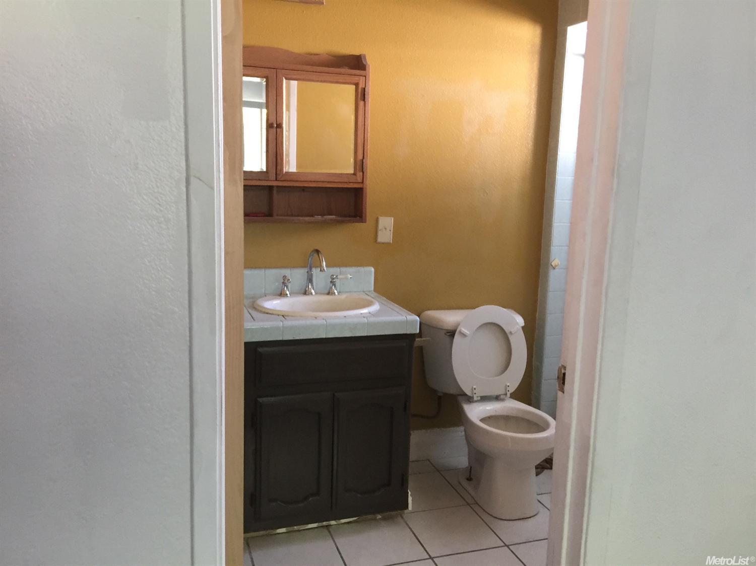 184 S T St, Merced, CA 95341 photo 8