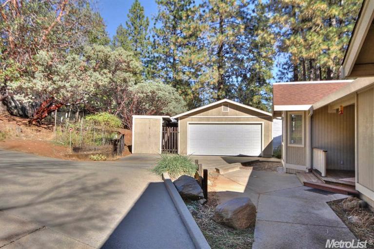 6157 Silverleaf Dr, Foresthill, CA 95631 photo 2
