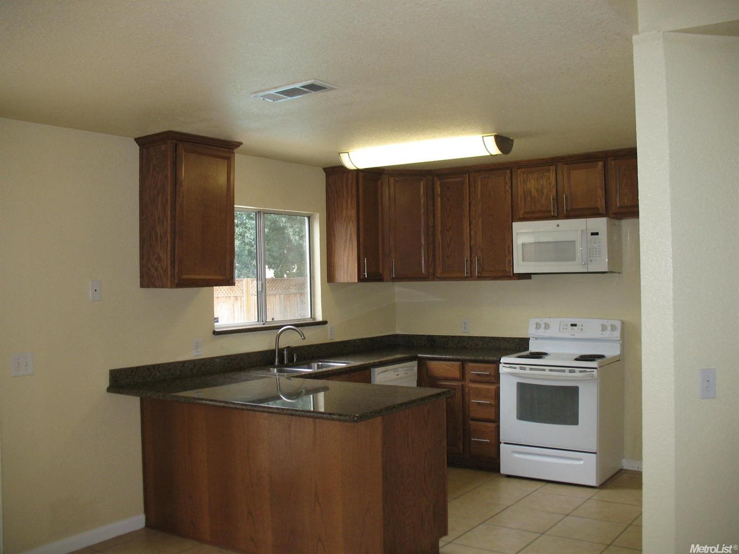 1416 Steele Ave, Modesto, CA 95351 photo 2
