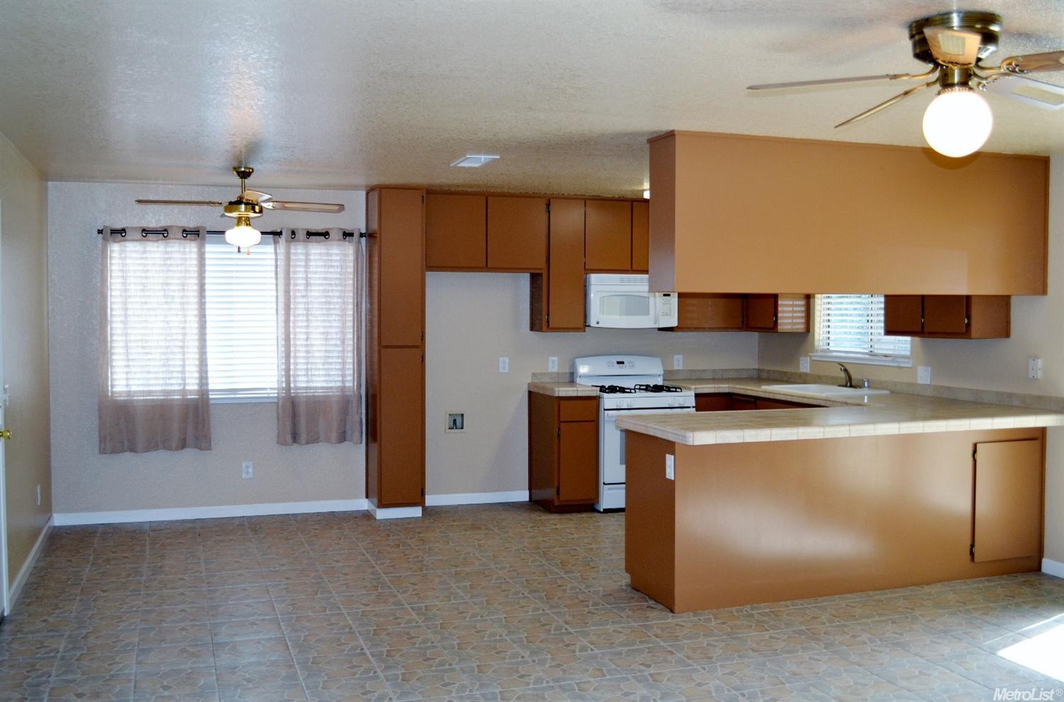 227 Blossom Dr, Ripon, CA 95366 photo 4