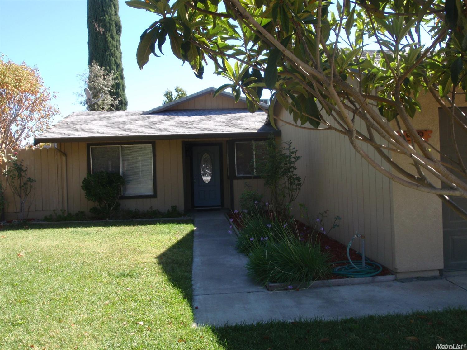423 Cedar Ct, Lodi, CA 95242 photo 2