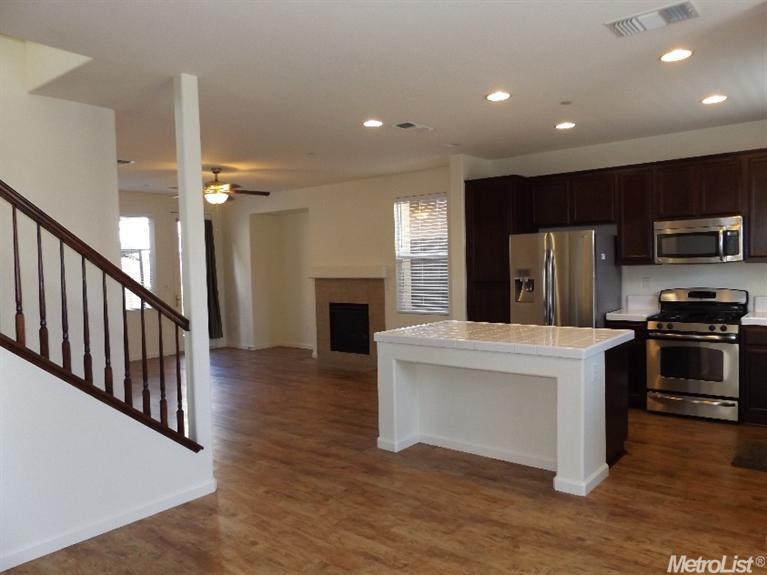 978 Courtyards Loop, Lincoln, CA 95648 photo 2