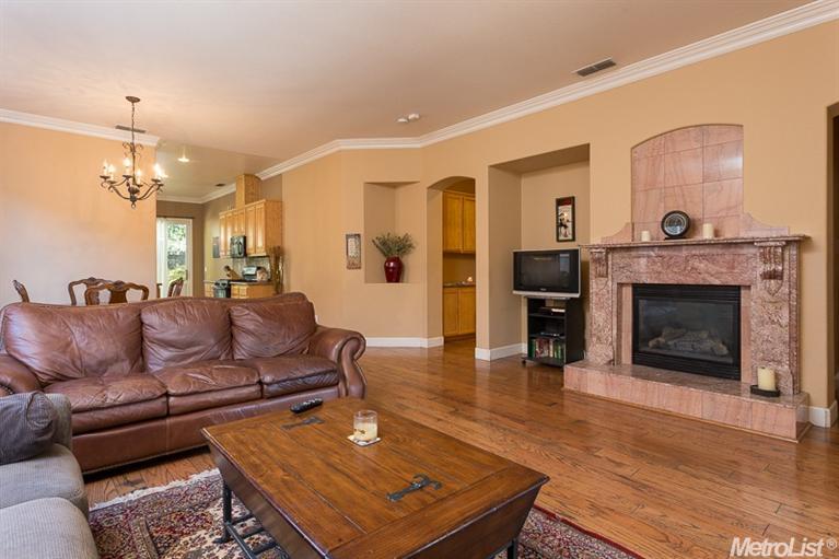 6031 Roswitha Ct, Carmichael, CA 95608 photo 2