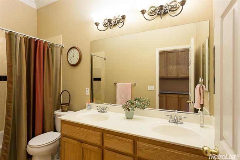 6031 Roswitha Ct, Carmichael, CA 95608 photo 11