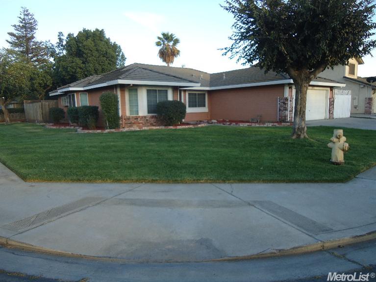 1002 Munchkin Dr, Modesto, CA 95351 photo 2