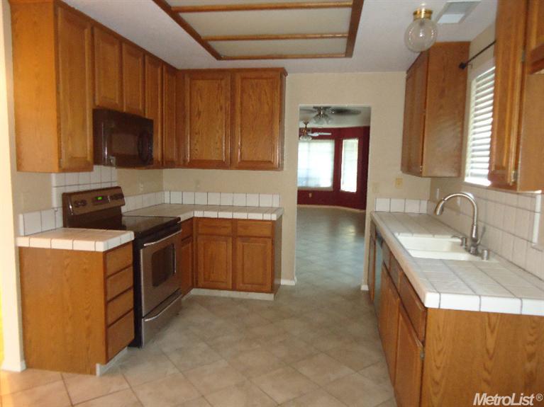 1002 Munchkin Dr, Modesto, CA 95351 photo 8