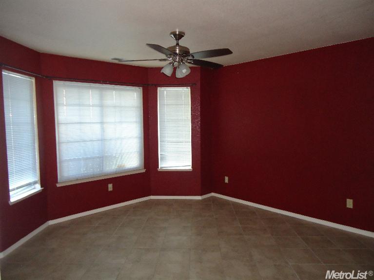 1002 Munchkin Dr, Modesto, CA 95351 photo 4