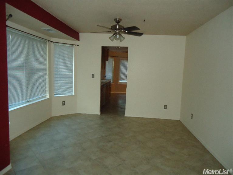 1002 Munchkin Dr, Modesto, CA 95351 photo 5