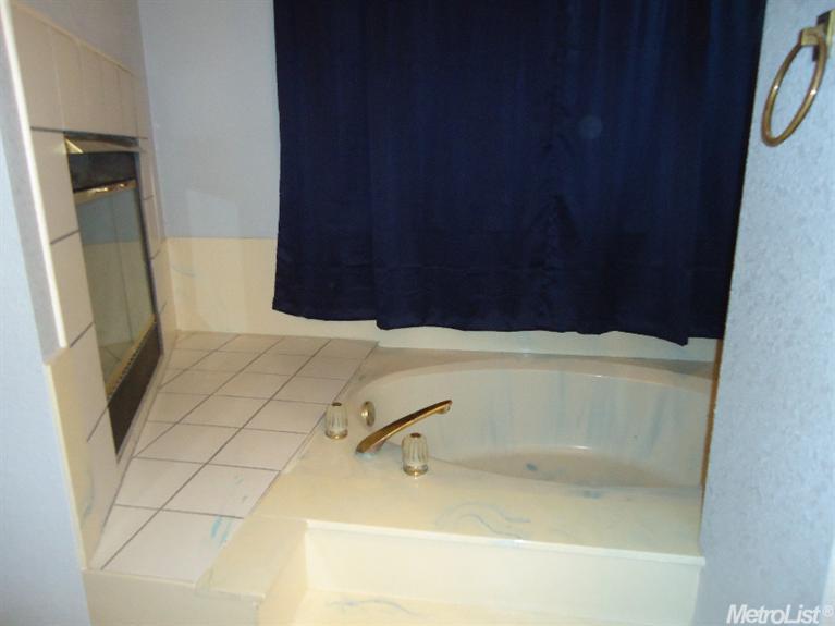1002 Munchkin Dr, Modesto, CA 95351 photo 14