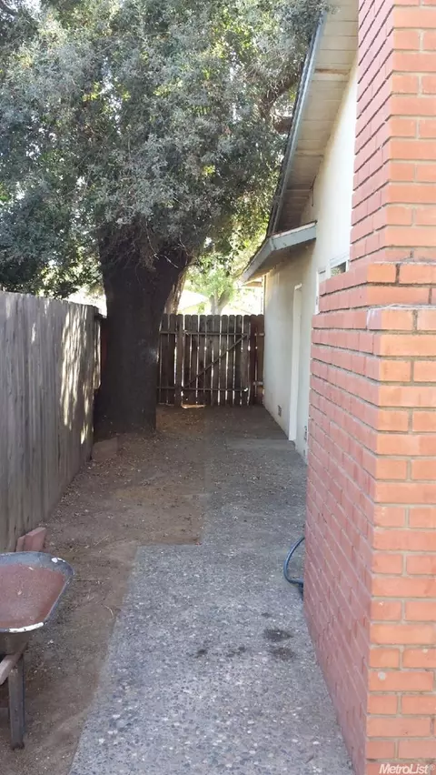 1621 Celeste Dr, Modesto, CA 95355 photo 23