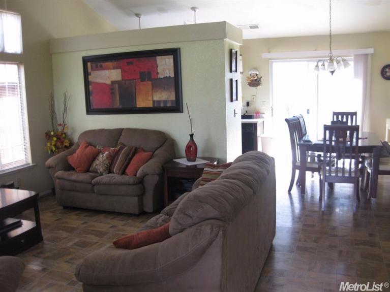 716 Fall River Dr, Modesto, CA 95351 photo 2