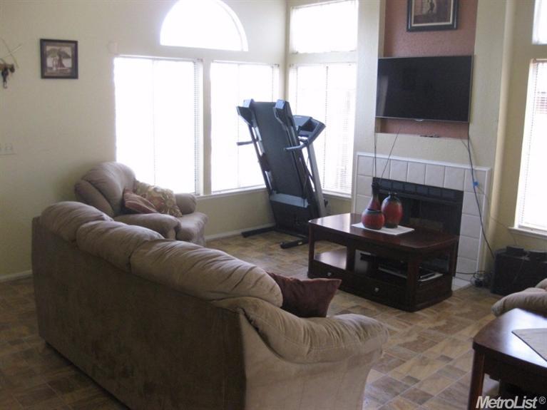 716 Fall River Dr, Modesto, CA 95351 photo 3