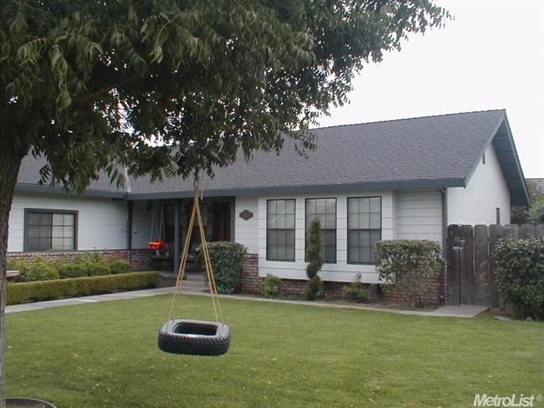 1022 Hartwick Ave, Turlock, CA 95382 photo 2