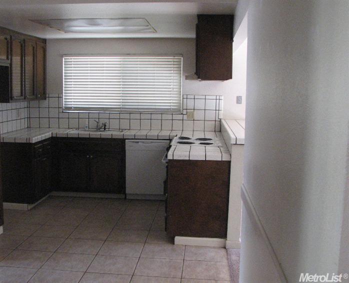 1024 Noarco, Modesto, CA 95356 photo 4
