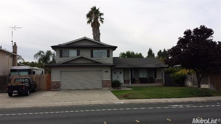 1376 Northgate Dr, Manteca, CA 95336 photo 2