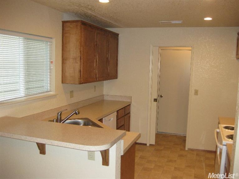 2260 Chelmsford Dr, Modesto, CA 95356 photo 5