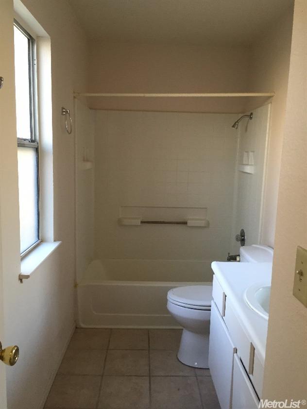 425 Beufort Ct, Modesto, CA 95357 photo 8