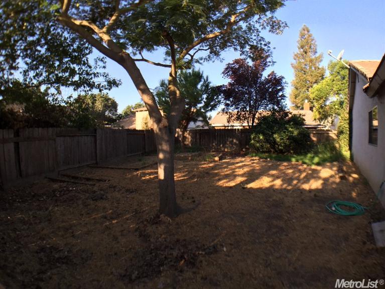 425 Beufort Ct, Modesto, CA 95357 photo 2