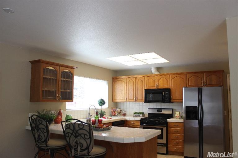 2918 Temple Dr, Davis, CA 95618 photo 2