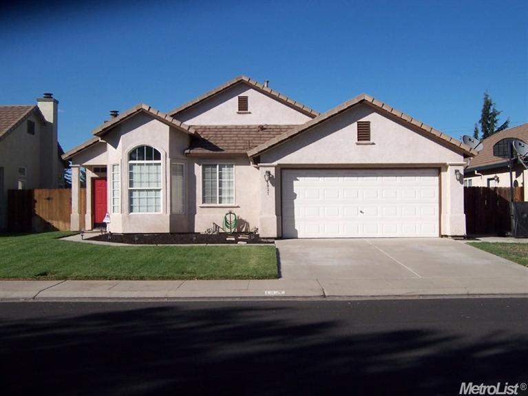1827 Bergthold St, Manteca, CA 95336 photo 1