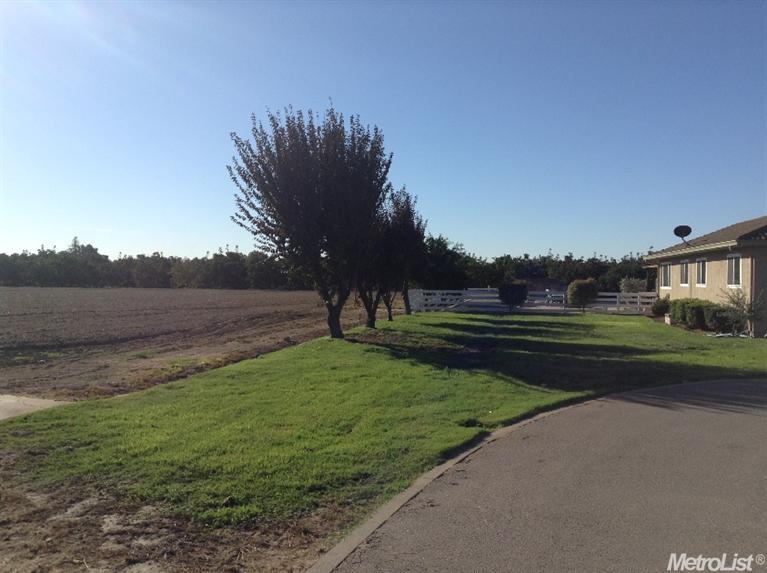 6300 Bearden Ln, Modesto, CA 95357 photo 2