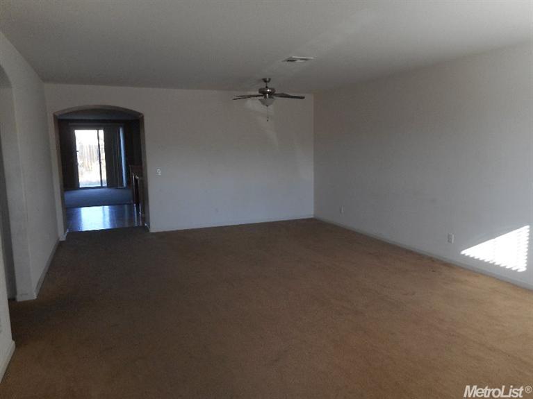 255 Cherry Blossom Ln, Patterson, CA 95363 photo 3