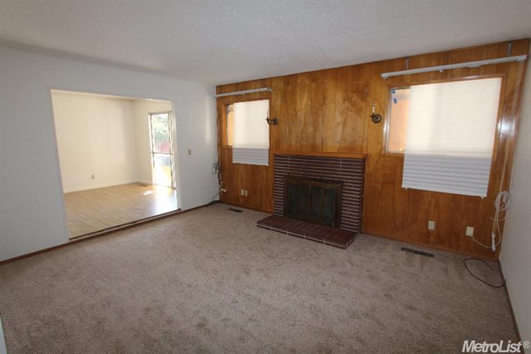 1102 Arboleda Dr, Modesto, CA 95351 photo 2