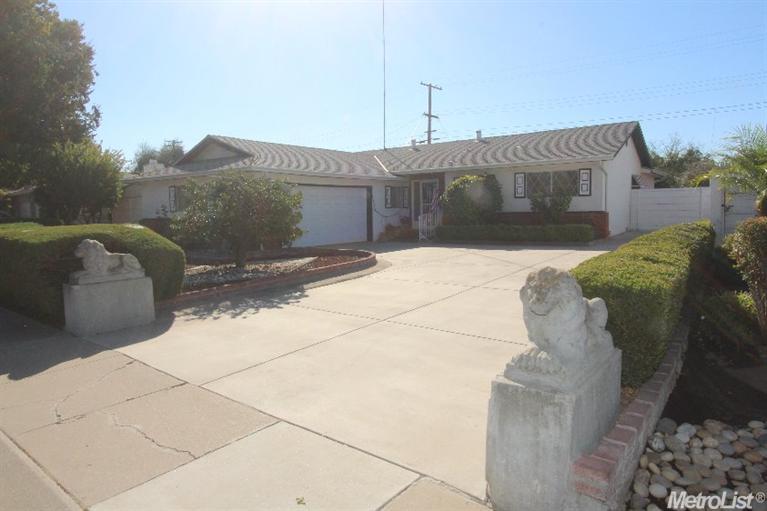 1102 Arboleda Dr, Modesto, CA 95351 photo 1