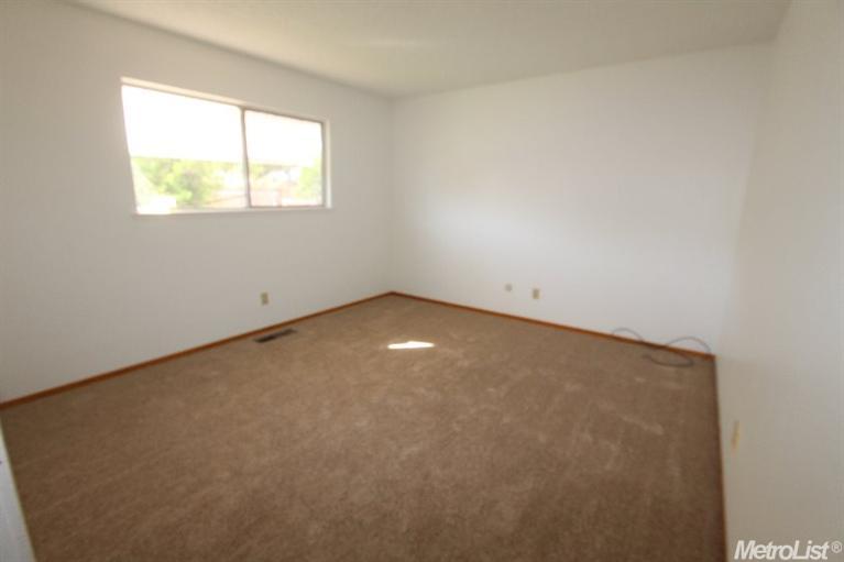 1102 Arboleda Dr, Modesto, CA 95351 photo 7