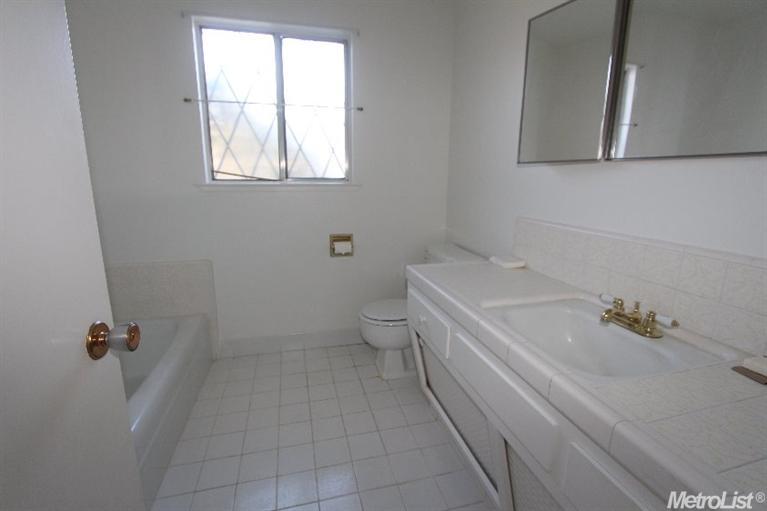 1102 Arboleda Dr, Modesto, CA 95351 photo 9