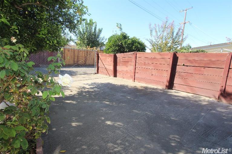 1102 Arboleda Dr, Modesto, CA 95351 photo 16