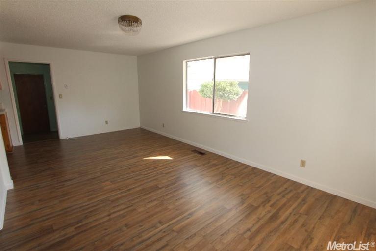 1102 Arboleda Dr, Modesto, CA 95351 photo 3