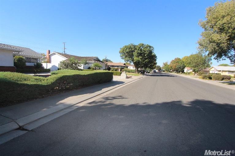 1102 Arboleda Dr, Modesto, CA 95351 photo 17