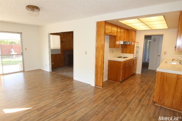1102 Arboleda Dr, Modesto, CA 95351 photo 4