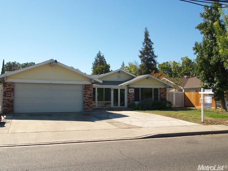 2812 E Orangeburg Ave, Modesto, CA 95355 photo 1