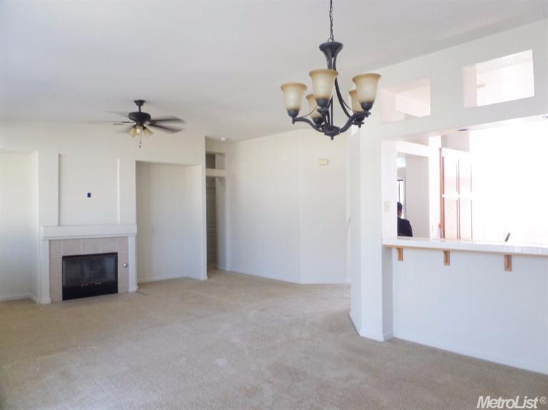 2083 Crom St, Manteca, CA 95337 photo 2
