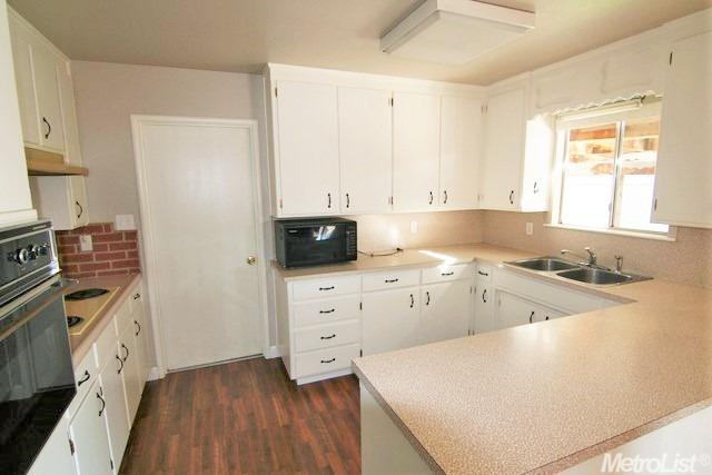 138 S Parallel Ave, Ripon, CA 95366 photo 4
