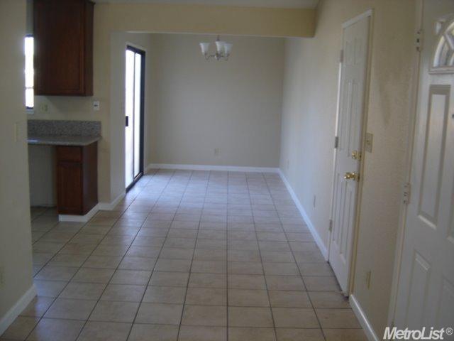 729 Mamilane, Modesto, CA 95351 photo 2